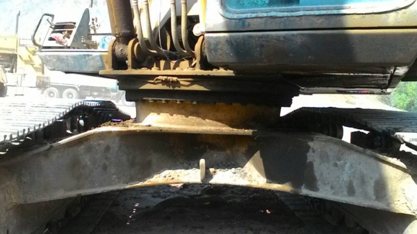 ขายรถแบโค KOMATSU PC200-5 เอกสารเล่มทะเบียน ปี.47 ไฟฟ้าใช้ได้ แอร์เย็น โซ้สภาพ 90\% เอวมีขยับนิดหน่อย สีตามสะภาพ เครื่องแรง ปั้มดี ราคา.650000 สนใจรีบจับจองเป็นเจ้าของได้เลยที่.โทร (ID)081-3531946 ต่อบางนา รถอยู่สระบุรี ครับ