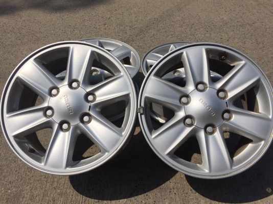 ขายล้อ D-Max ขอบ16 6รู สภาพสวย มีรอยตามการใช้งานนิดหน่อย ไม่มีเบียด ชุดละ 4,500 บาท