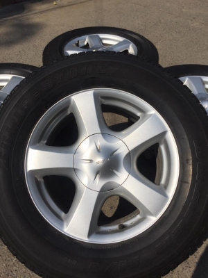 ขายล้อ D-Max V-Cross ขอบ17 6รู สภาพสวย มีรอยตามการใช้งานนิดหน่อย พร้อมยาง BRIDGESTONE 255/65/17 ดอกสวย ชุดละ 6,500 บาท