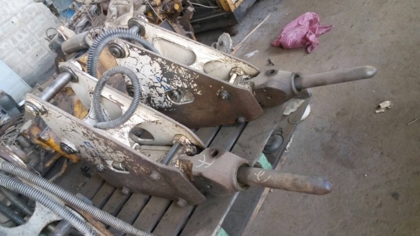 ขายหัวเจาะ รถแมคโคเล็ก ขนาด รุ่น 20-30-40 เก่านอก สภาพพร้อมใช้ ขายไม่แพงครับ