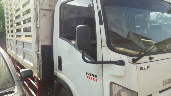 รถอีซูซุ 6 ล้อ รั้ว ( ไม่ดั้ม ) NPR 150 แรงม้า. ปี 56. สนใจติดต่อ 081 - 6079515 รถอีซูซุ 6 ล้อ รั้ว ( ไม่ดั้ม ) NPR 150 แรงม้า. ปี 56. สนใจติดต่อ 081 - 6079515