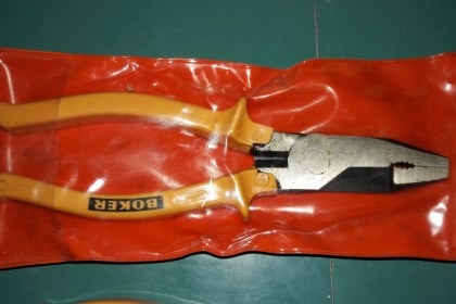 ขายคีมBOKER MADE IN GERMANY.ด้ามกันไฟฟ้า1000Vใหม่เก่าเก็บ