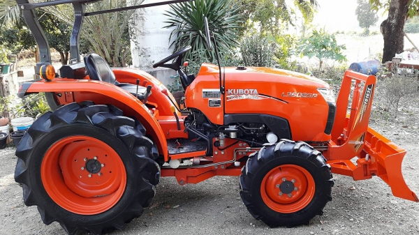 ขายรถไถคูโบต้า  KUBOTA   L 3608SP พร้อมชุดใบมีดดันหน้าคานล่าง  ผาน6