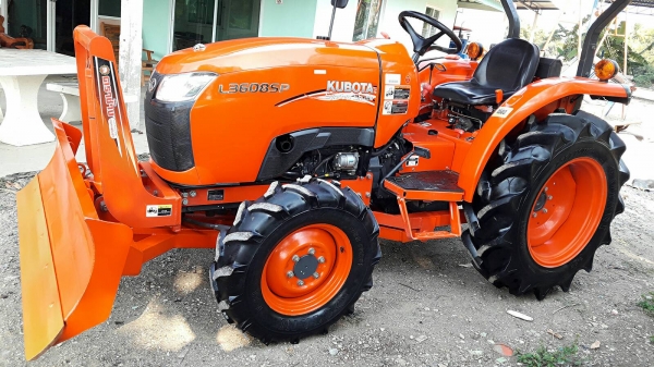 ขายรถไถคูโบต้า  KUBOTA   L 3608SP พร้อมชุดใบมีดดันหน้าคานล่าง  ผาน6