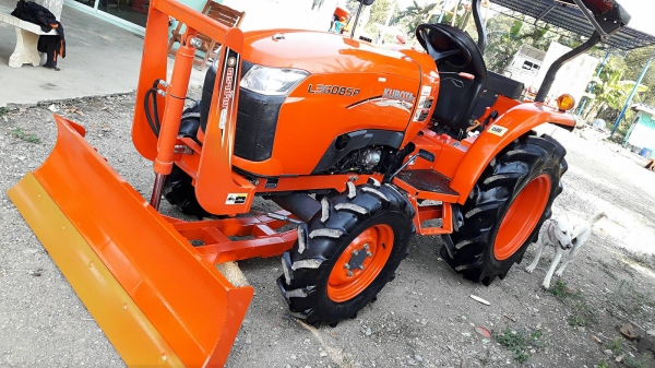 ขายรถไถคูโบต้า  KUBOTA   L 3608SP พร้อมชุดใบมีดดันหน้าคานล่าง  ผาน6