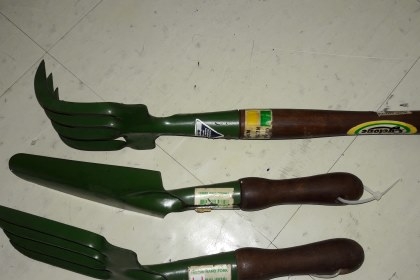 ขายชุดทำสวน3ด้าม คราดเสียมงานออสเตรียใหม่เก่าเก็บ Made in Austraria.