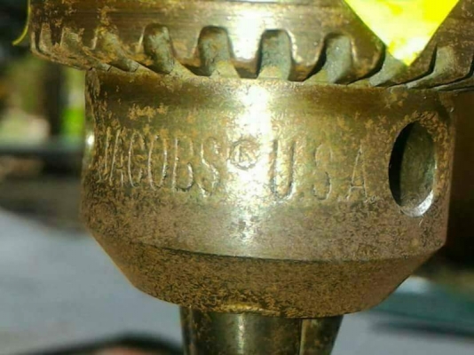 ตัวละ 10000บาท โทร083-2000058 สว่านแท่น ClAUSING  ของอเมริกาตัวใหญ่ สูงประมาณ 2 เมตร  หน้าโต๊ะกว้าง ไว้จับยึดชิ้นงาน ใช้ไฟ 220V