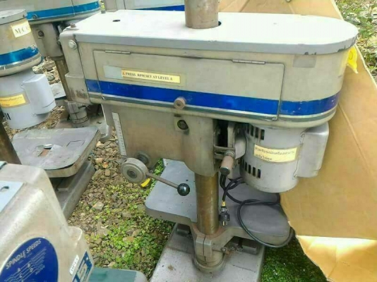 ตัวละ 10000บาท โทร083-2000058 สว่านแท่น ClAUSING  ของอเมริกาตัวใหญ่ สูงประมาณ 2 เมตร  หน้าโต๊ะกว้าง ไว้จับยึดชิ้นงาน ใช้ไฟ 220V