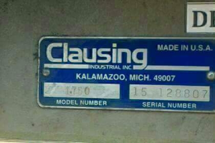 ตัวละ 10000บาท โทร083-2000058 สว่านแท่น ClAUSING  ของอเมริกาตัวใหญ่ สูงประมาณ 2 เมตร  หน้าโต๊ะกว้าง ไว้จับยึดชิ้นงาน ใช้ไฟ 220V
