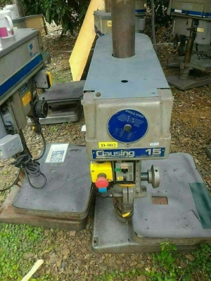 ตัวละ 10000บาท โทร083-2000058 สว่านแท่น ClAUSING  ของอเมริกาตัวใหญ่ สูงประมาณ 2 เมตร  หน้าโต๊ะกว้าง ไว้จับยึดชิ้นงาน ใช้ไฟ 220V