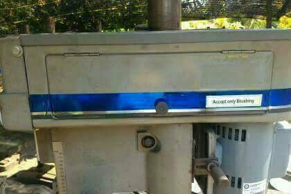 ตัวละ 10000บาท โทร083-2000058 สว่านแท่น ClAUSING  ของอเมริกาตัวใหญ่ สูงประมาณ 2 เมตร  หน้าโต๊ะกว้าง ไว้จับยึดชิ้นงาน ใช้ไฟ 220V