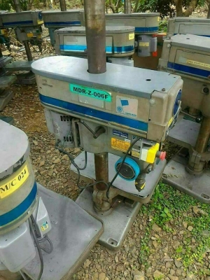 ตัวละ 10000บาท โทร083-2000058 สว่านแท่น ClAUSING  ของอเมริกาตัวใหญ่ สูงประมาณ 2 เมตร  หน้าโต๊ะกว้าง ไว้จับยึดชิ้นงาน ใช้ไฟ 220V