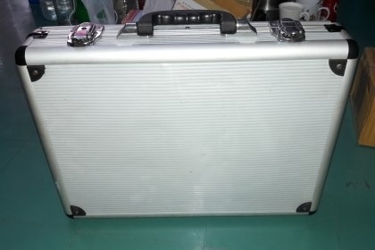 ขายกระเป๋าอลูมิเนียมใส่เครื่องใส่ของใช้ได้ขนาดใหญ่มือสองสภาพดี