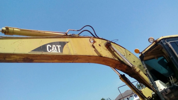 CAT320B..เล่มทะเบียน ไฟฟ้าครบ เอวแน่น ช่วงล่างดี CAT320B..เล่มทะเบียน ไฟฟ้าครบ เอวแน่น ช่วงล่างดี