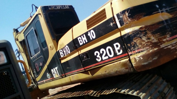 CAT320B..เล่มทะเบียน ไฟฟ้าครบ เอวแน่น ช่วงล่างดี