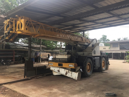 รถเครนสี่ล้อ