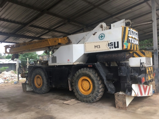 รถเครนสี่ล้อ รถเครนสี่ล้อ