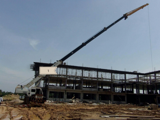 รถเครนสี่ล้อ รถเครนสี่ล้อ