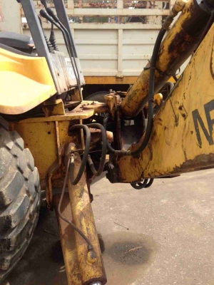 ขายด่วน รถตักหน้าขุดหลัง สภาพพร้อมใช้งาน เอกสารล่มทะเบียน