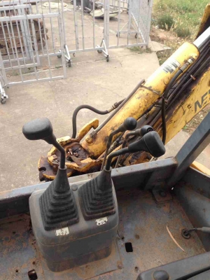 ขายด่วน รถตักหน้าขุดหลัง สภาพพร้อมใช้งาน เอกสารล่มทะเบียน