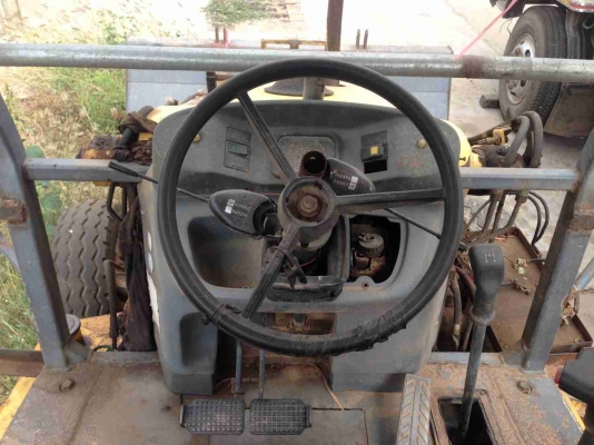 ขายด่วน รถตักหน้าขุดหลัง สภาพพร้อมใช้งาน เอกสารล่มทะเบียน