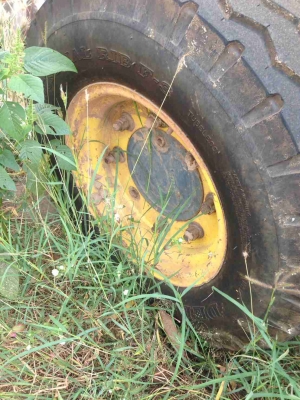 ขายด่วน รถตักหน้าขุดหลัง สภาพพร้อมใช้งาน เอกสารล่มทะเบียน