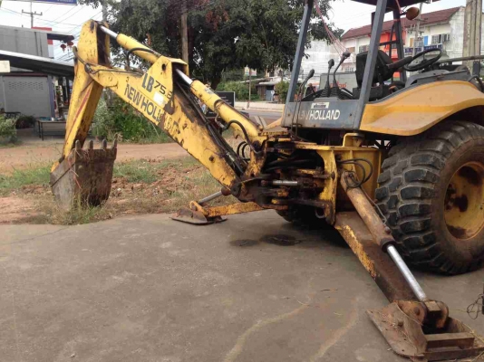 ขายด่วน รถตักหน้าขุดหลัง สภาพพร้อมใช้งาน เอกสารล่มทะเบียน