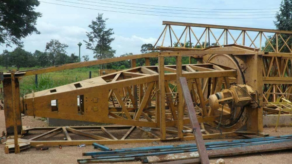 ขาย ทาวเวอร์เครน สูงประมาณ ตึก 2 ชั้น