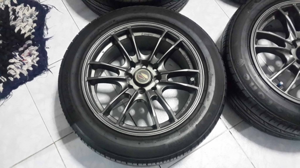 ล้อ Lenso Project D ขอบ 15 กว้าง 7 นิ้ว  4 รู 100 ยางไฟสโตน 195/55/15 ปี 15 สวยๆถูกๆครับ