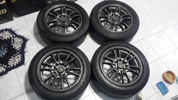 ล้อ Lenso Project D ขอบ 15 กว้าง 7 นิ้ว  4 รู 100 ยางไฟสโตน 195/55/15 ปี 15 สวยๆถูกๆครับ