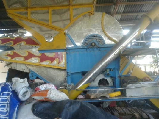 ฝากขายครับด่วนขายแค่อาทิตย์นี้ครับอุปกรครบขาดแค่เครื่องเดิน200ปั้ม22ช่วงล่างใหม่ตู้บริ้วใหม่