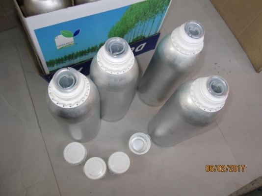 กระป๋องอลูมีเนียมอย่างหนา (ใส่หัวน้ำหอมจากต่างประเทศ) สภาพยังดีมาก มีฝาปิด 2 ชั้น