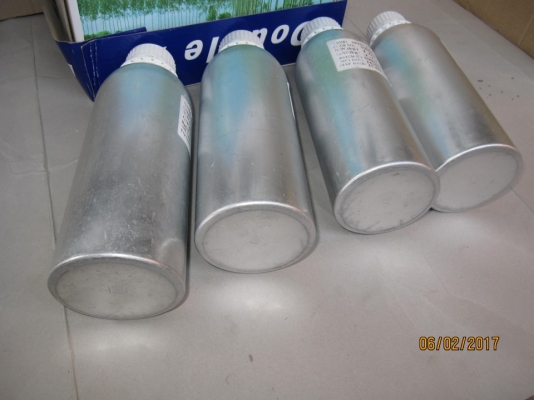 กระป๋องอลูมีเนียมอย่างหนา (ใส่หัวน้ำหอมจากต่างประเทศ) สภาพยังดีมาก มีฝาปิด 2 ชั้น