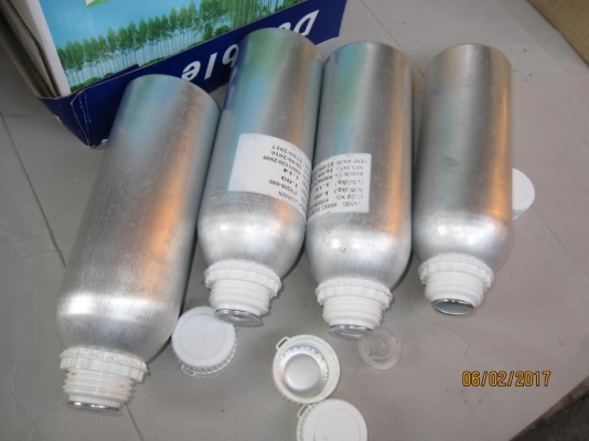 กระป๋องอลูมีเนียมอย่างหนา (ใส่หัวน้ำหอมจากต่างประเทศ) สภาพยังดีมาก มีฝาปิด 2 ชั้น