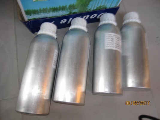 กระป๋องอลูมีเนียมอย่างหนา (ใส่หัวน้ำหอมจากต่างประเทศ) สภาพยังดีมาก มีฝาปิด 2 ชั้น