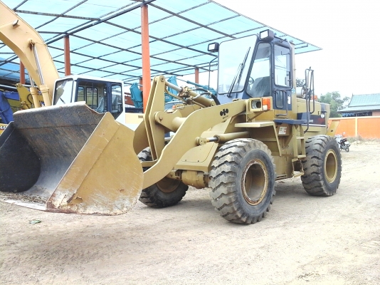 ขายรถตักล้อยาง KOMATSU WA 200-1 รถนำเข้าจากนอกแท้ยังไม่เคยใช้งานในไทยมีแอร์เอกสารอินวอยไฟฟ้าครบสภาพเดิมสวยเต็มทุกอย่างพร้อมใช้งานร้านละอองดาวแทรคเตอร์นครชัยศรี