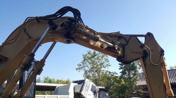 ขายตามสภาพ ให้ไปซ่อมเอง แบคโฮ SUMITOMO 145U1 เครื่องสตาร์ทติด ตัวเดินมีให้ครบ ราคาต่อรองได้