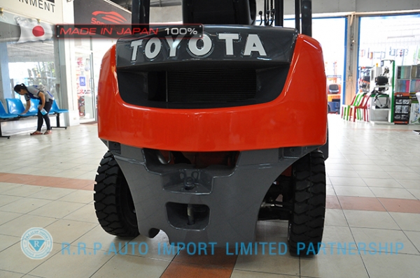 ขายรถโฟล์คลิฟท์มือสอง TOYOTA รุ่น 8FD20-35328 นำเข้าจากประเทศญี่ปุ่น 100\% ไม่เคยใช้งานในไทย