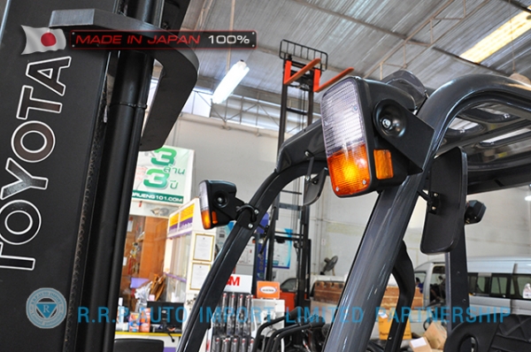 ขายรถโฟล์คลิฟท์มือสอง TOYOTA รุ่น 8FD20-35328 นำเข้าจากประเทศญี่ปุ่น 100\% ไม่เคยใช้งานในไทย