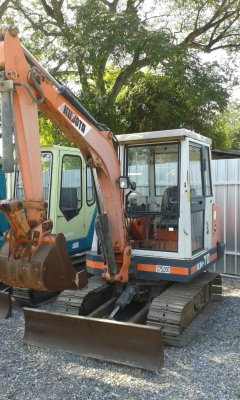 ต้องการขายรถขุดยี่ห้อ KUBOTA-KH-70รถนอกนำเข้าจากญี่ปุ่น