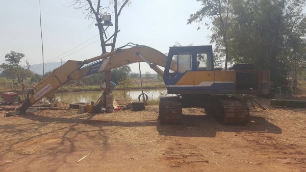 ขาย แบคโฮ KOBELCO SK200-2 เครื่องหลวมให้ไปซ่อมเอง รถติดขึ้นเทนเลอร์ได้ ช่วงล่างดี ราคาคุยกันได้