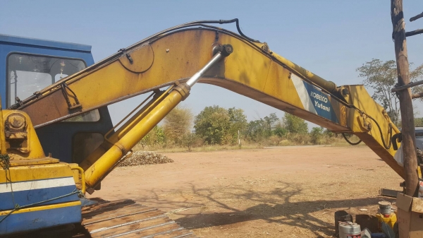 ขาย แบคโฮ KOBELCO SK200-2 เครื่องหลวมให้ไปซ่อมเอง รถติดขึ้นเทนเลอร์ได้ ช่วงล่างดี ราคาคุยกันได้