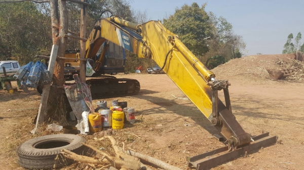 ขาย แบคโฮ KOBELCO SK200-2 เครื่องหลวมให้ไปซ่อมเอง รถติดขึ้นเทนเลอร์ได้ ช่วงล่างดี ราคาคุยกันได้