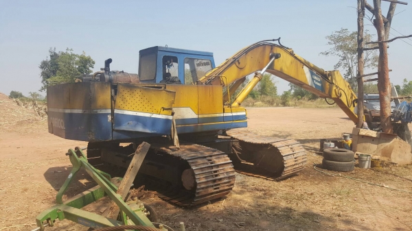 ขาย แบคโฮ KOBELCO SK200-2 เครื่องหลวมให้ไปซ่อมเอง รถติดขึ้นเทนเลอร์ได้ ช่วงล่างดี ราคาคุยกันได้