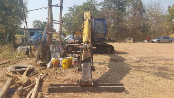 ขาย แบคโฮ KOBELCO SK200-2 เครื่องหลวมให้ไปซ่อมเอง รถติดขึ้นเทนเลอร์ได้ ช่วงล่างดี ราคาคุยกันได้