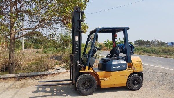 ขายด่วนรถยก TOYOTA 7FGยก2.5ตันเสาสูง4เมตรยางตัน4เส้นรถนอกเพิ่งเข้ามายังไม่เคยใช้งานในเมืองไทยเลย