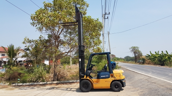 ขายด่วนรถยก TOYOTA 7FGยก2.5ตันเสาสูง4เมตรยางตัน4เส้นรถนอกเพิ่งเข้ามายังไม่เคยใช้งานในเมืองไทยเลย