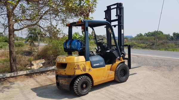 ขายด่วนรถยก TOYOTA 7FGยก2.5ตันเสาสูง4เมตรยางตัน4เส้นรถนอกเพิ่งเข้ามายังไม่เคยใช้งานในเมืองไทยเลย