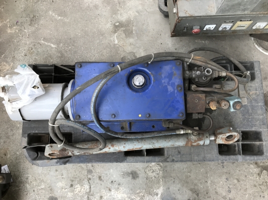 ขายชุดปั้มน้ำมันไฮโดรลิค ขนาด 2HP. 380V มอเตอร์mitsubishi พร้อมชุดวาล์วคอนโทรล 24VDC สภาพสวยเดิมๆ พร้อมกระบอกไฮโดรลิค