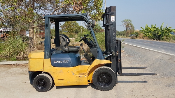 ขายด่วนรถยก TOYOTA 7FG25ยก2.5ตันเสาสูง3เมตรยางตัน4เส้นรถนอกเพิ่งเข้ามายังไม่เคยใช้งานในเมืองไทยเลย